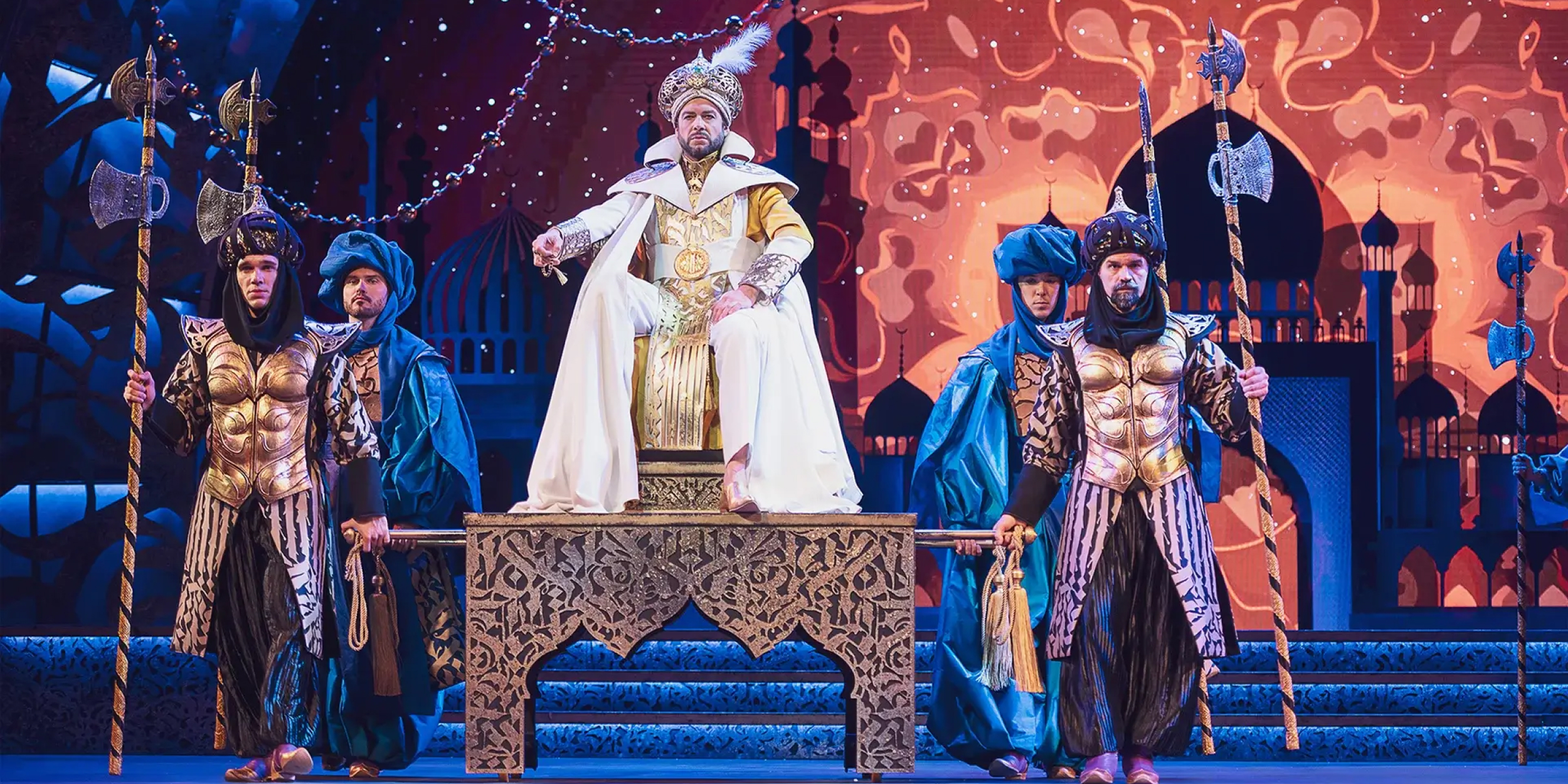 Как устроены мегамузыкалы — крупнейшие музыкальные спектакли
