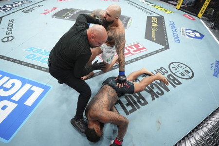 UFC 331: Шон Шараф нокаутировал Гейбла Стивсона
